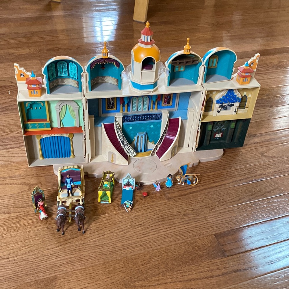 Elena of AVALOR Play Castle with accessories
